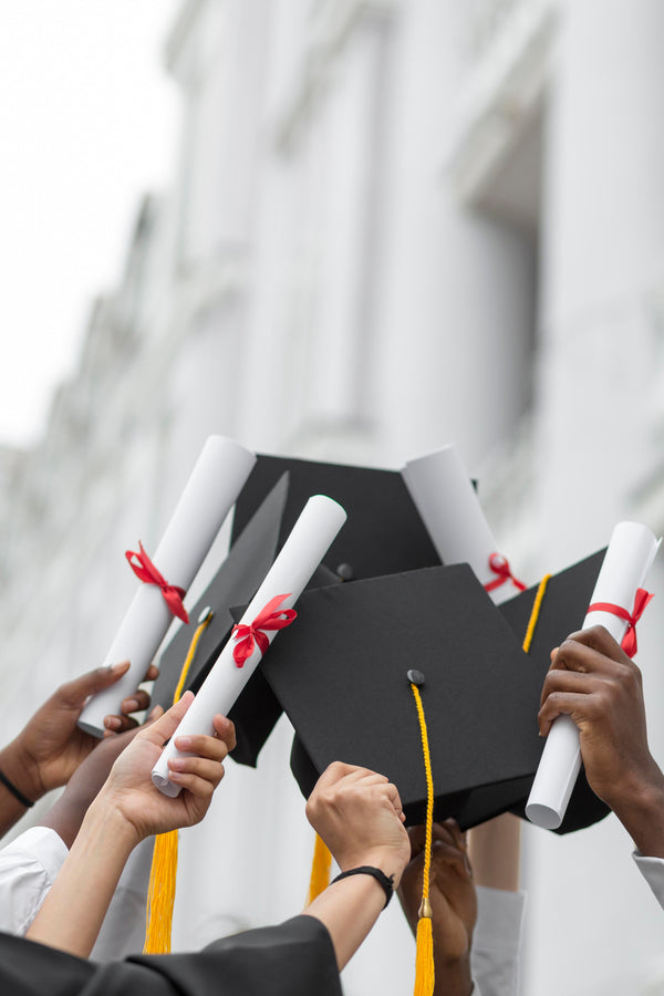 The History of Signet Rings: From Royal Seals to Graduation Gifts